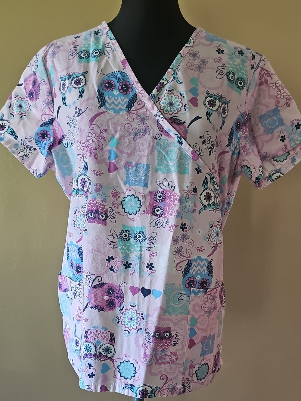 Movie Star Pink Owl Print Short Sleeve VNeck Medical Scrubs Top Womens Size Med